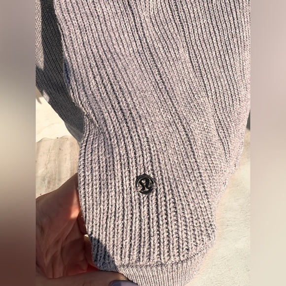 Lululemon knit long sleeve size 4 - Picture 3 of 3